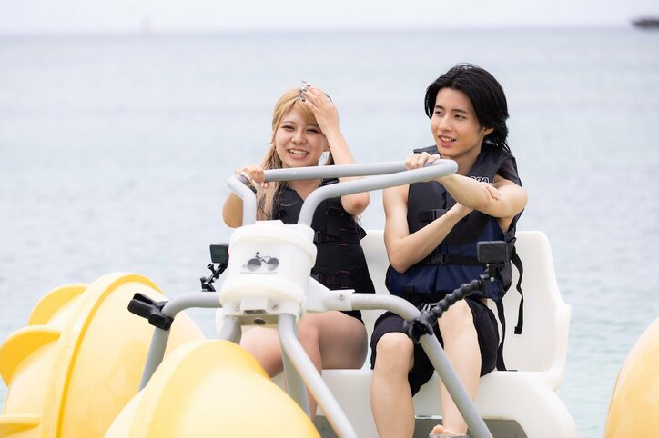 金髪ギャルJK、水着デートで男子に積極アピール「顔がすごいイケメン」