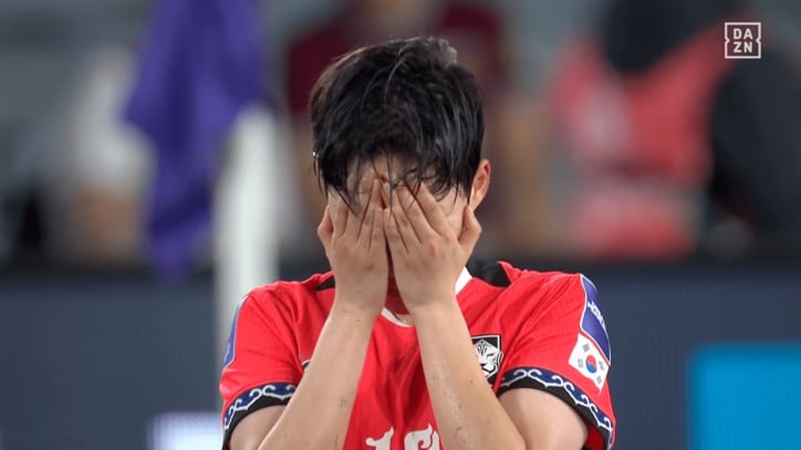 敗戦に肩を落とす韓国のMFパク・スジョン
