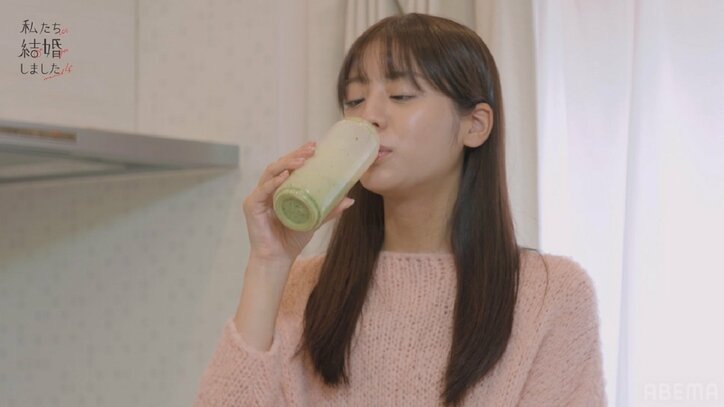 貴島明日香、ムキムキな15歳年上夫と部屋着姿で筋トレ！新婚夫婦のリアルな朝の風景『私たち結婚しました4』第6話
