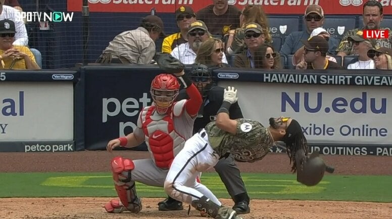 タティスJr.がとてつもない身体能力で“マトリックス避け”ファンも騒然「すげえ背筋と腹筋」「かっこいい避け方大会優勝」