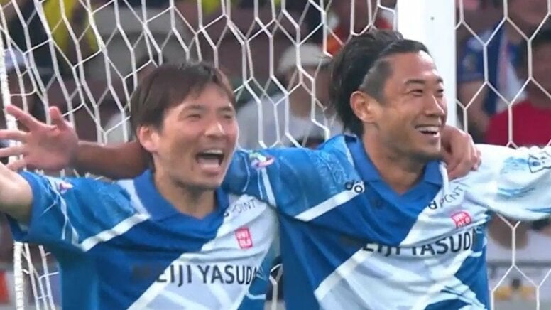 「エモい！」「まさにオールスター」香川真司のスルーパス→乾貴士がフィニッシュ「狭いところで楽しそう」往年のファンタジスタ連携にファン歓喜