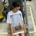 小島瑠璃子、ギリギリなTシャツ姿披露 際どすぎるショットにファン興奮「履いてるんですか?」