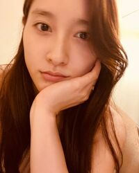 「可愛くて意味わからん」「美しさが滲み出てる」土屋太鳳の頬杖をついたセルフショットにファン悶絶