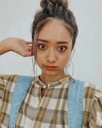 みちょぱの“ラフなお団子ヘア”にファン絶賛「髪型最高です」「お人形さんみたい」