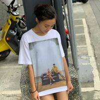 小島瑠璃子、ギリギリなTシャツ姿披露　際どすぎるショットにファン興奮「履いてるんですか？」