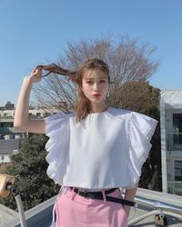 生見愛瑠のキュートで“飛べそう”なオフショットに反響続々 「まるで、天使」「めるるなら飛べるね！」