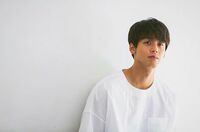 竹内涼真、白が似合いすぎるオフショット「白T姿もやっぱカッコい～い」「なんだこの爽やかさ」