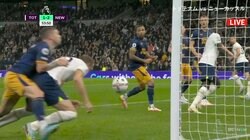 「やっぱこの人！」体勢を崩されても決めてしまう 相手を背負ったケインのスーパーヘッド弾