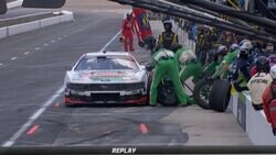 ピットインで“まさかの光景” ジャッキが「落ちた！」 痛恨ミスに解説者も苦言「あの2秒、3秒がレースを変えてしまう」