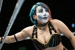 「どの顔が好き？」人気日本人女子レスラー、ド派手フェイスペイント“四変化” 怖すぎ＆多彩な表情ににコメント殺到