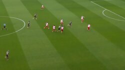 堂安律、古巣相手の“仕掛け”に脚光「4人に囲まれても関係ない」“強引ドリブル”で同点ゴールを呼び込む