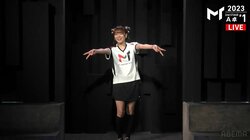 お団子ヘアにギャルピース 山脇千文美が入場からファン大喜びのワールド全開「いいね！！」「キャラ仕上げてるな」／麻雀・Mトーナメント