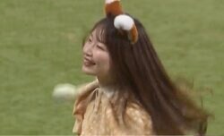 オトナ向けに変身！ 可愛すぎるファイターズガールが“リアルに進化”　「きつねダンス」1周年記念期間限定コスチュームが野球ファンのハートを鷲掴みにしてしまう