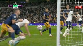 「やっぱこの人！」体勢を崩されても決めてしまう 相手を背負ったケインのスーパーヘッド弾