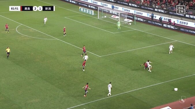 【映像】ファウル？完璧なスライディング→体が膝を直撃