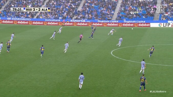 一体何が起きた？久保建英、一瞬で相手置き去りの圧巻縦突破→高速クロスで決定機演出「めちゃくちゃキレてる」 3枚目