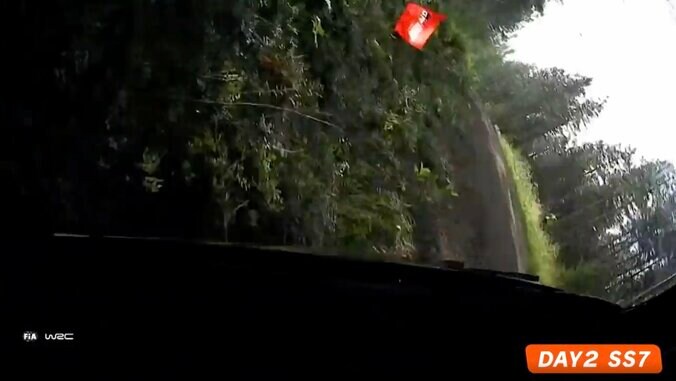 【写真・画像】世界ラリーカーが民家に突入→“360度回転”の激しいクラッシュ　超新星ドライバーも動揺隠せず「どうすることもできなかった」　1枚目