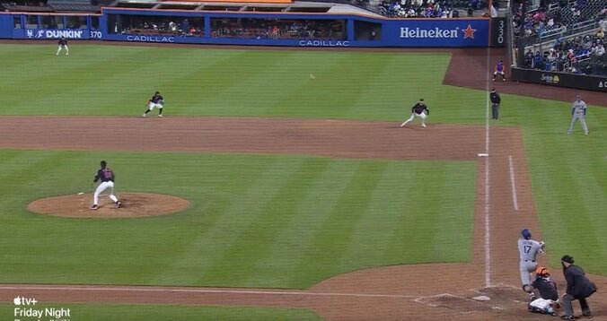 【写真・画像】一体、何が起きた？ 大谷翔平、爆速弾丸ヒットで“異変”「めっちゃ驚いてる」「そらビビるw」 相手投手の被打リアクションが話題に「すごい音だ」　1枚目