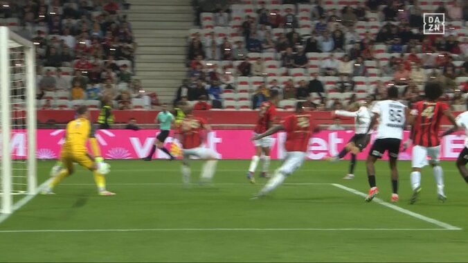 まじかよ！伊東純也不在の“ランス兄弟”が猛烈波状攻撃！中村敬斗＆関根大輝の“弟”コンビが連続シュートでゴール強襲の瞬間 3枚目