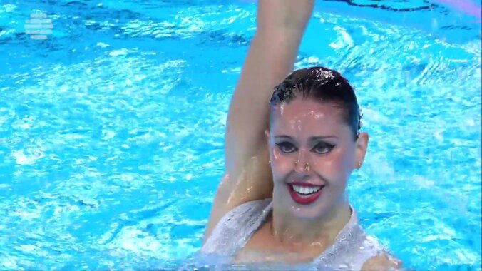 奇跡の“美脚技”炸裂！脚の付け根が露出する高さでピタッと静止...22歳の高難度“アンバランス”が鳥肌もの！会場大喝采の圧巻パフォーマンス 4枚目