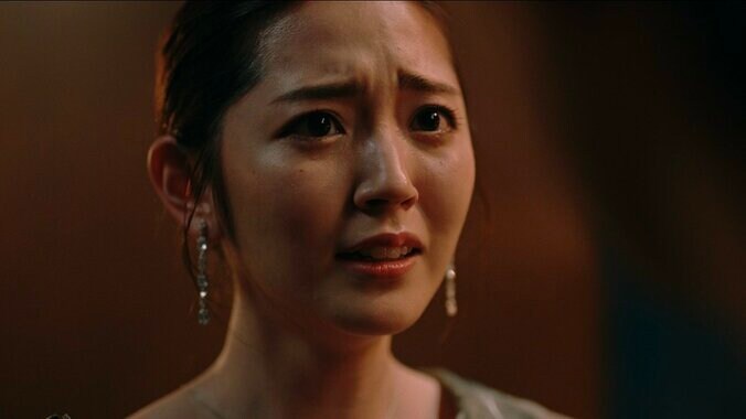 1億円の契約金を要求＆床のパスタを食べさせる…!? 鈴木愛理の“お騒がせ”モデル役に 「悪い役もハマってる」「見たことない愛理ちゃん」と大反響 8枚目