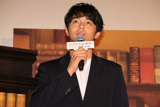 成田凌、舞台挨拶中に大量発汗「人前に出るのが久々すぎて緊張」 6枚目