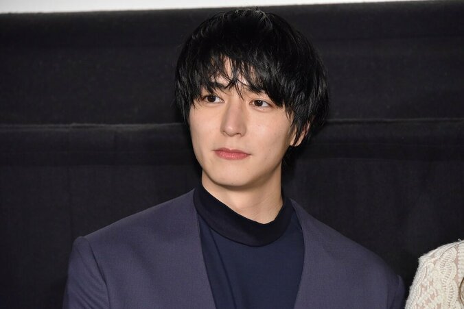 飯豊まりえ、薄気味悪いケーキで誕生日を祝われ「こんなに怖いケーキある？」 2枚目