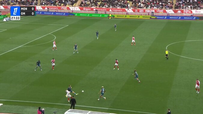 魔法かよ！南野拓実、背後からのボールを圧巻“ビタ止め”！「後ろからのトラップうまかったな」「やばすぎる」タッチライン際で浮き球をパーフェクトコントロールした瞬間 3枚目