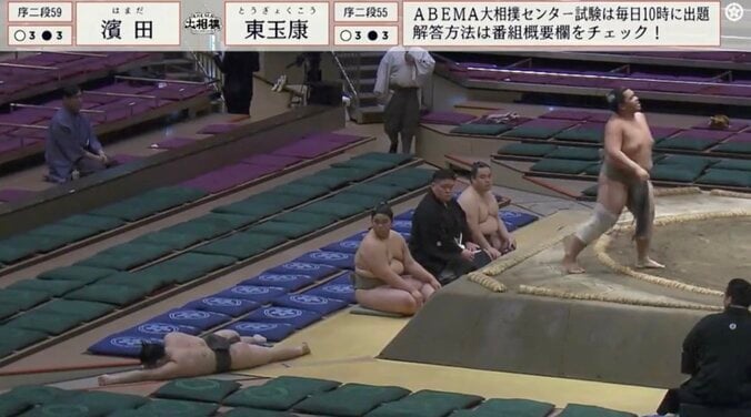 【写真・画像】「大丈夫か」土俵際の“一撃”に離れた場所でぶっ倒れる力士「礼儀作法学んでいって」超若手の成長に期待する声も　1枚目