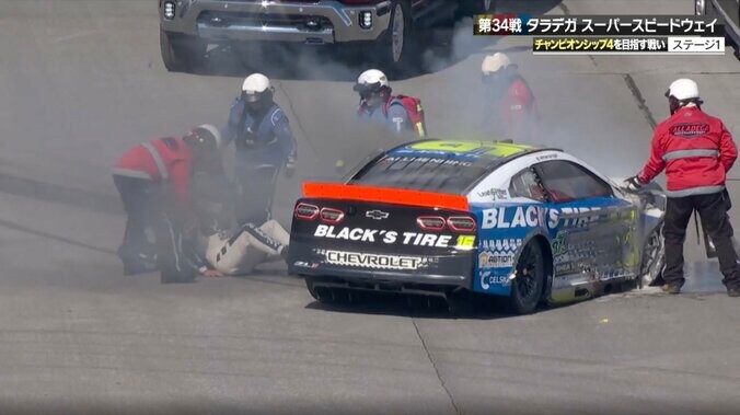 【写真・画像】ピットへ「入る所で…」何が起こった？ 思わぬ“難敵”で「見えてないんです」放送席も驚いた接触事故の裏事情　1枚目