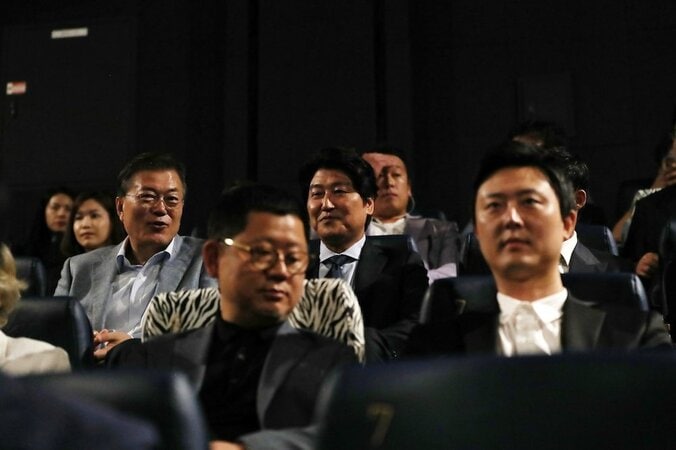 韓国・文大統領のサプライズ登場でざわめく映画館！映画『タクシー運転手 ～約束は海を越えて～』 3枚目