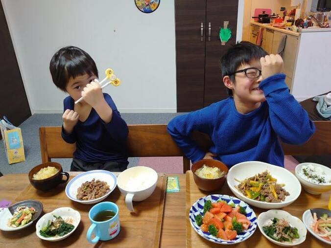  山田花子、息子達のテンションが上がった夕食「おかわりもしてすべて完食！」  1枚目