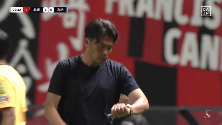 【映像】飛び出しすぎ？岩政監督の猛アピール