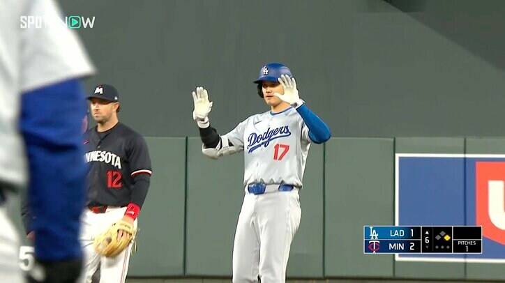 【写真・画像】大谷翔平 “擦った当たり”がぐんぐん伸びてスタンドイン！ 逆方向3号ソロ弾に「化け物ホームランきた」「普通平凡な外野フライやで」ファン驚愕　1枚目