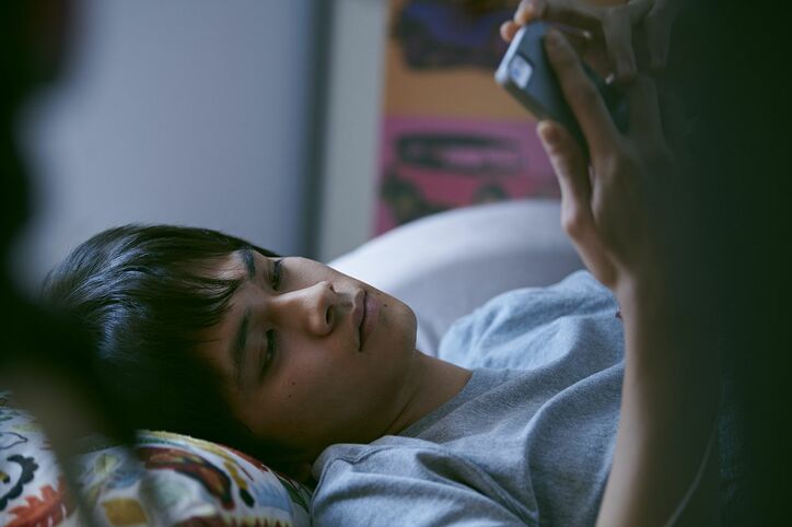 北村匠海&井上祐貴が俳優業の“沼”エピソードを語る「子役時代、あくびで目を潤ませて…」映画『明け方前の若者たち』インタビュー