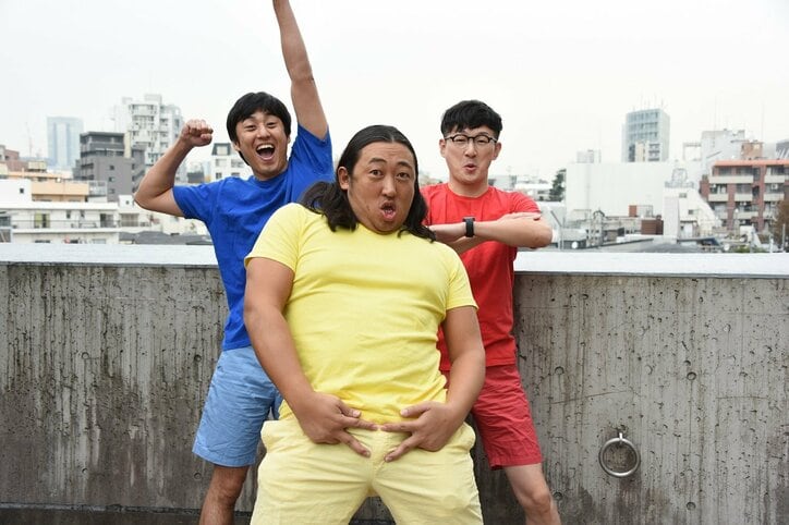 「マジで元旦やるんかい!」ロバート秋山、新年・初冠で初笑い! 「ライバルは“雑煮”です」