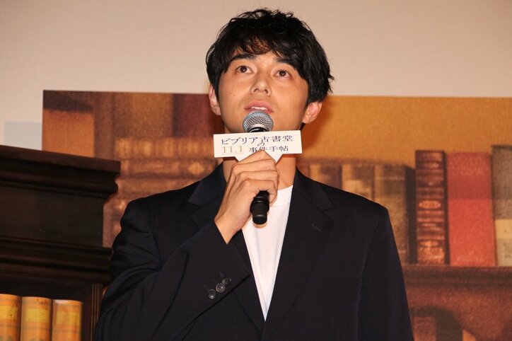 成田凌、舞台挨拶中に大量発汗「人前に出るのが久々すぎて緊張」