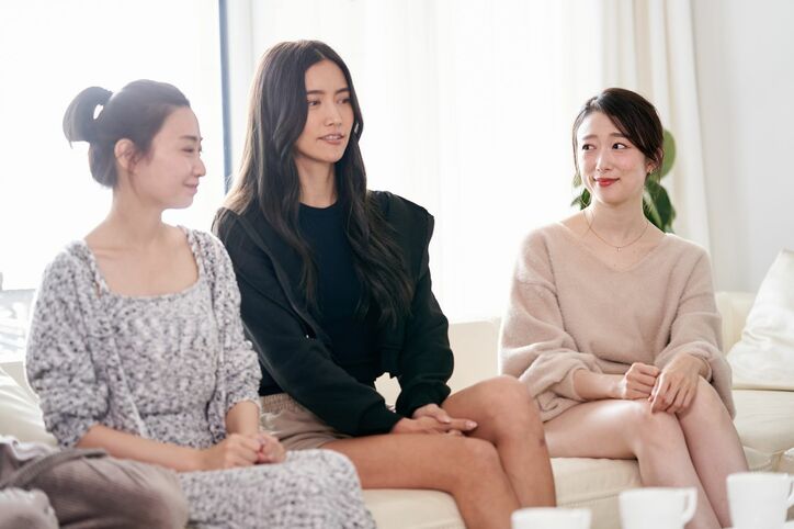 モテモテの田中みな実似33歳美女、無防備な部屋着姿でくつろぎ中に突然イケメンジム経営者がアポなし訪問「どうしても話したい」