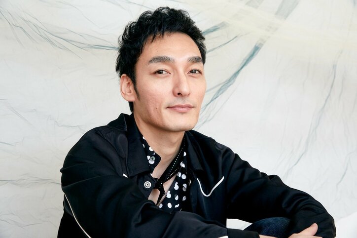 【画像】草なぎ剛＆中村倫也が“問題あり”の兄弟役で初タッグ 互いの印象は？『台風家族』インタビュー