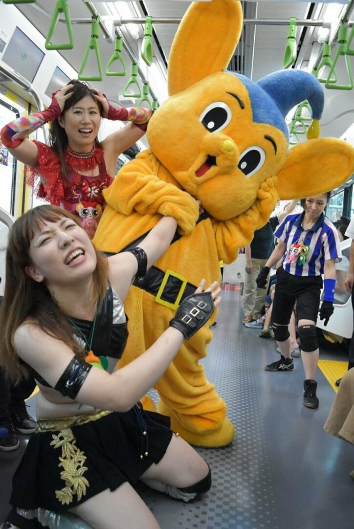 女子プロレスを「外」にぶちこめ！アイスリボン・藤本vs世羅が後楽園、神田明神、山手線で3本勝負