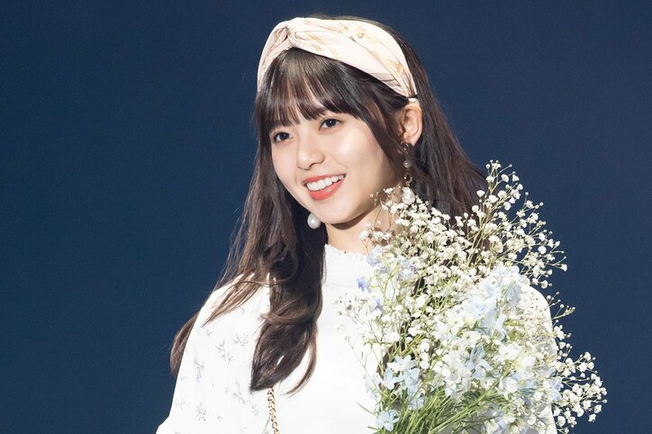 遠藤さくらが春らしい装いでキュートに微笑む＆金川紗耶がランウェイデビュー、乃木坂46がTGCに登場【画像集】