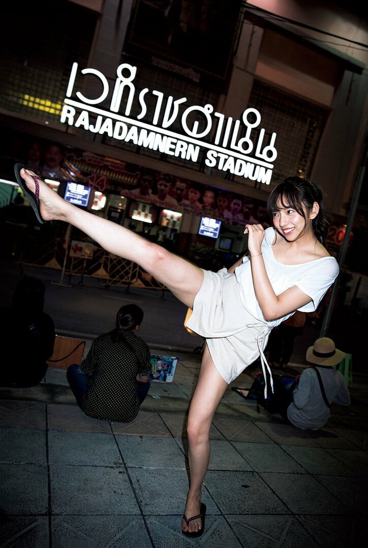 乃木坂46新内眞衣、素の表情を詰め込んだ初のソロ写真集は「100点」の仕上がり
