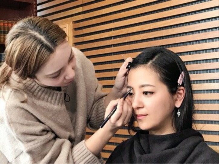 ざわちん、長沢美月キャスターに“高梨沙羅風メイク”を施す「ポイントは可愛らしいタレ目」