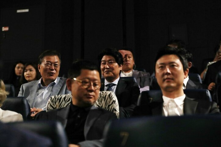 韓国・文大統領のサプライズ登場でざわめく映画館！映画『タクシー運転手 ～約束は海を越えて～』