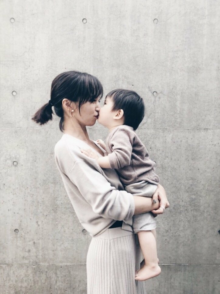 安田美沙子、息子とのキスショット公開「大変な分、愛おしさも増していく」
