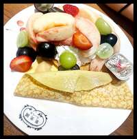 ギャル曽根『果物の量が凄いクレープ！！！！』