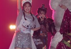 身長175センチのゆうちゃみ、短パン姿で元気に登場！ヘルシーな美脚に熱視線！美人妹ゆいちゃみと仲良くランウェイ「仲良し姉妹」