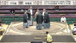 「ドキドキしてる？」「泣かないで」2度連続の同体物言いで17歳行司の緊張感が伝染……“表情変化”に相撲ファンが注目「こんなことあるんだ…」