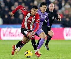 「非常に良いプレー」攻守で躍動の遠藤航に現地メディアはチーム４位タイの高評価！プレミア初ゴールの勢いで３試合ぶりフル出場、リヴァプールでの存在感アップ