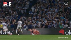 「ファウルだろ」久保建英、強烈ラグビータックルを受けて転倒悶絶もスルーされ...度重なるノーファウル判定に疑問の声「全然とってもらえない」